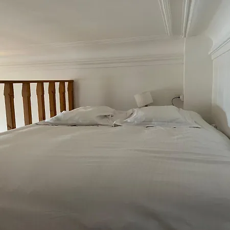 Face A La Apartment *