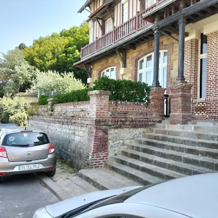 Face A La * Trouville-sur-Mer